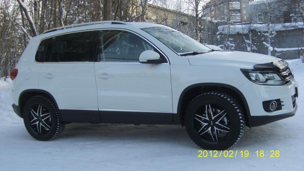 Белый Tiguan на MKW M106 18"