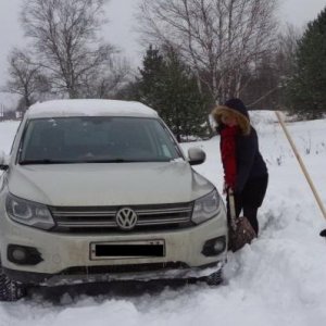 Собралась утром из деревни  в город съездить и попала в " снежную засаду".