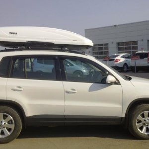 багажник Thule WingBar Edge 9584 и бокс Thule Motion 800 белый глянец