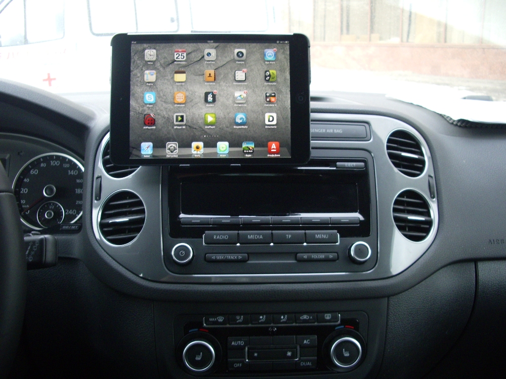 Установка iPad mini в машине